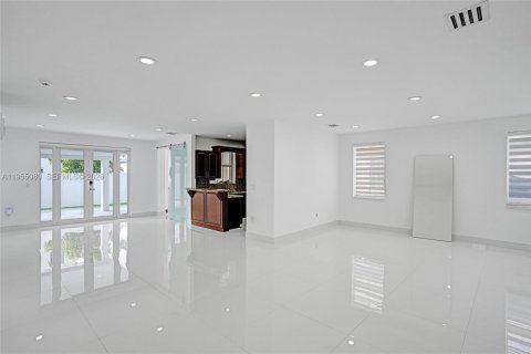 Купить виллу или дом в Хайалиа, Флорида 3 спальни, 164.34м2, № 2009745 - фото 8