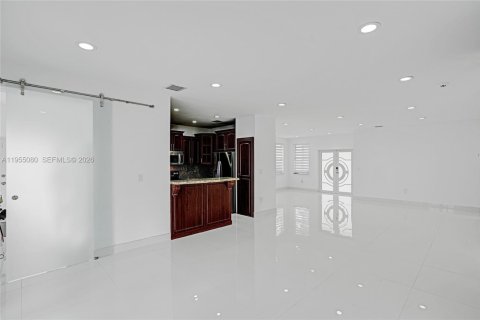 Купить виллу или дом в Хайалиа, Флорида 3 спальни, 164.34м2, № 2009745 - фото 10