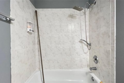 Villa ou maison à louer à Kissimmee, Floride: 4 chambres, 224.08 m2 № 2388981 - photo 28