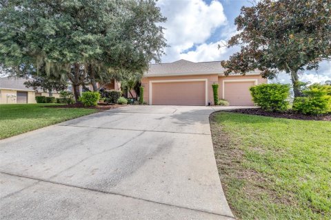 House in Sebring, Florida 4 bedrooms, 244.24 sq.m. № 2391389 - photo 5