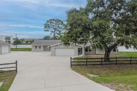 House in Bradenton, Florida 5 bedrooms, 430.88 sq.m. № 2098121
