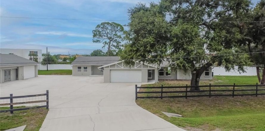 House in Bradenton, Florida 5 bedrooms, 430.88 sq.m. № 2098121