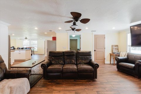 House in Bradenton, Florida 5 bedrooms, 430.88 sq.m. № 2098121 - photo 11