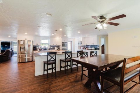 House in Bradenton, Florida 5 bedrooms, 430.88 sq.m. № 2098121 - photo 7
