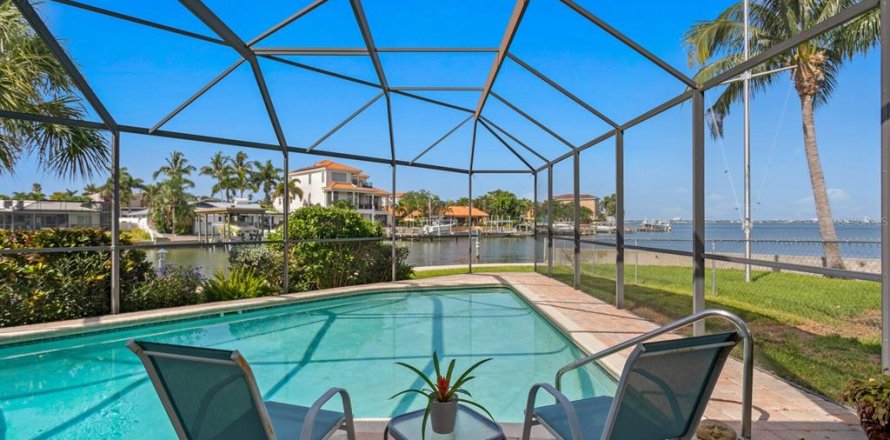 Casa en Saint Petersburg, Florida 3 dormitorios, 195.84 m2 № 1734747