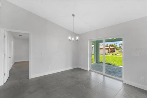 House in Englewood, Florida 3 bedrooms, 152.36 sq.m. № 1276811 - photo 12