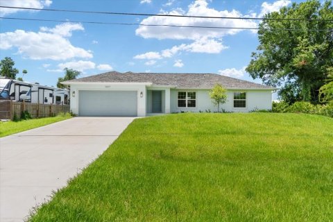 House in Englewood, Florida 3 bedrooms, 152.36 sq.m. № 1276811 - photo 1