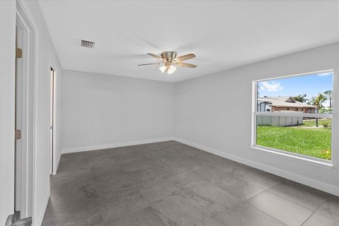 House in Englewood, Florida 3 bedrooms, 152.36 sq.m. № 1276811 - photo 14
