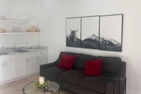 Снять в аренду виллу или дом в Майами, Флорида 1 спальня, № 2005018 - фото 4