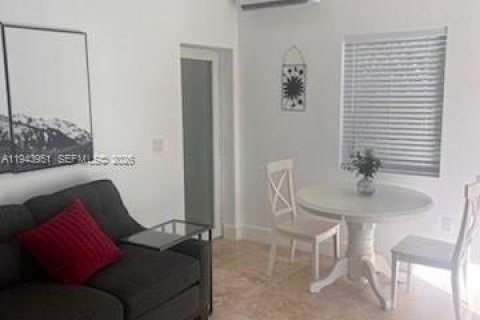 Снять в аренду виллу или дом в Майами, Флорида 1 спальня, № 2005018 - фото 3