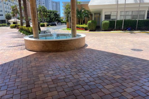 Condominio en venta en Hallandale Beach, Florida, 2 dormitorios, 131.92 m2 № 1811620 - foto 12