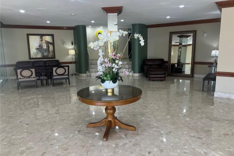 Condominio en venta en Hallandale Beach, Florida, 2 dormitorios, 131.92 m2 № 1811620 - foto 14