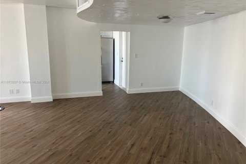 Condominio en venta en Hallandale Beach, Florida, 2 dormitorios, 131.92 m2 № 1811620 - foto 29