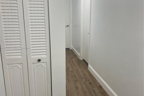 Condominio en venta en Hallandale Beach, Florida, 2 dormitorios, 131.92 m2 № 1811620 - foto 22