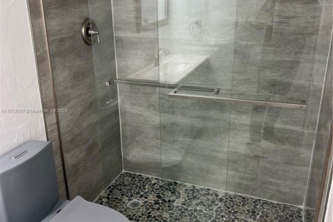Condominio en venta en Hallandale Beach, Florida, 2 dormitorios, 131.92 m2 № 1811620 - foto 26