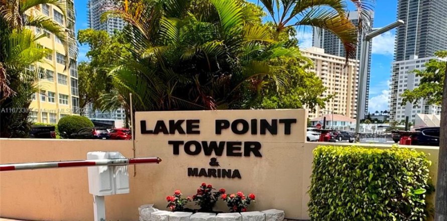 Condominio en Hallandale Beach, Florida, 2 dormitorios  № 1811620