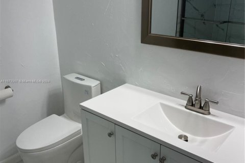Condominio en venta en Hallandale Beach, Florida, 2 dormitorios, 131.92 m2 № 1811620 - foto 24
