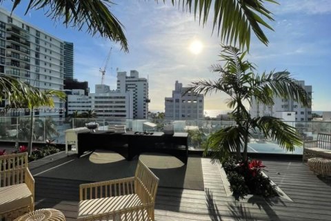 Condominio en venta en Hallandale Beach, Florida, 2 dormitorios, 131.92 m2 № 1811620 - foto 9