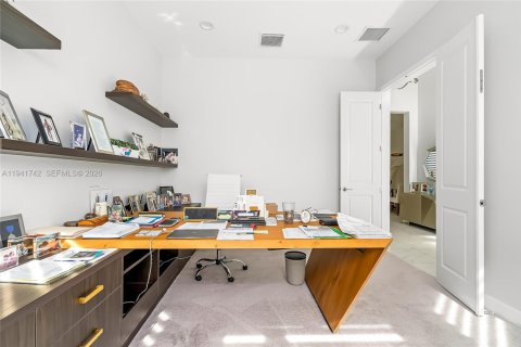 House in Delray Beach, Florida 3 bedrooms, 206.24 sq.m. № 2001563 - photo 22