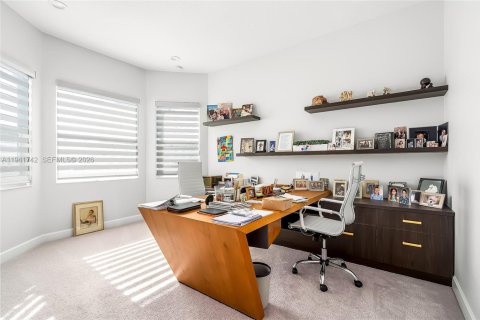 House in Delray Beach, Florida 3 bedrooms, 206.24 sq.m. № 2001563 - photo 25