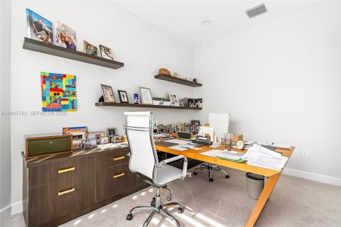 House in Delray Beach, Florida 3 bedrooms, 206.24 sq.m. № 2001563 - photo 24