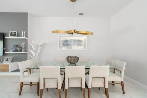 House in Delray Beach, Florida 3 bedrooms, 206.24 sq.m. № 2001563 - photo 12