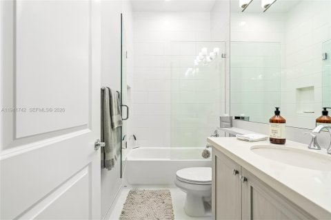 House in Delray Beach, Florida 3 bedrooms, 206.24 sq.m. № 2001563 - photo 20