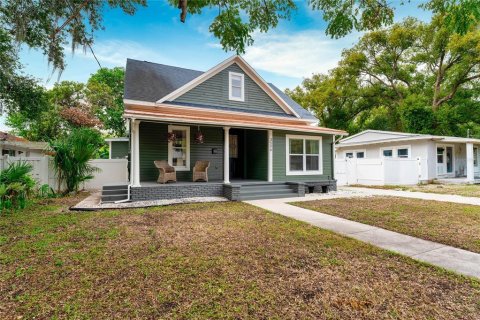 House in Tampa, Florida 3 bedrooms, 221.57 sq.m. № 1629148 - photo 1
