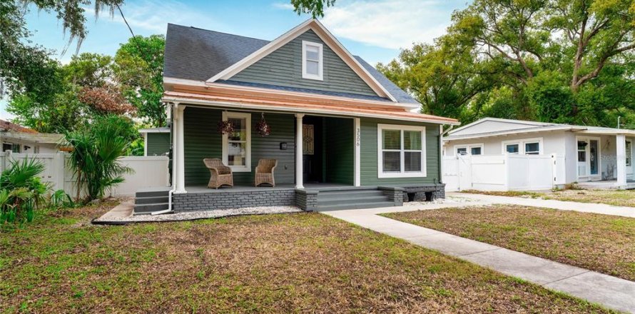 House in Tampa, Florida 3 bedrooms, 221.57 sq.m. № 1629148