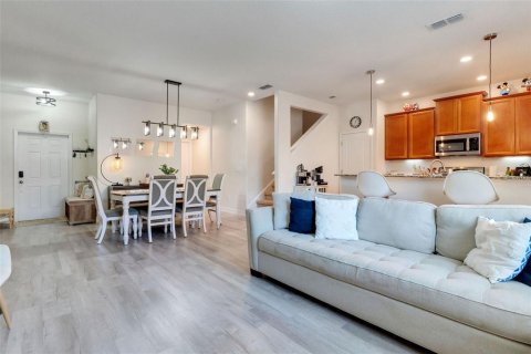 Townhouse in Winter Garden, Florida 4 bedrooms, 184.88 sq.m. № 1838819 - photo 16