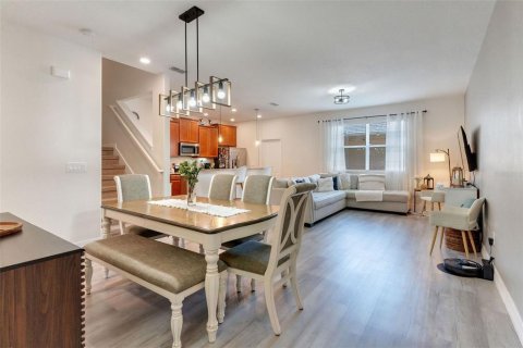 Townhouse in Winter Garden, Florida 4 bedrooms, 184.88 sq.m. № 1838819 - photo 9