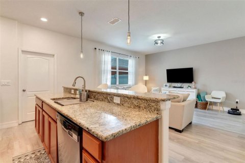 Townhouse in Winter Garden, Florida 4 bedrooms, 184.88 sq.m. № 1838819 - photo 6