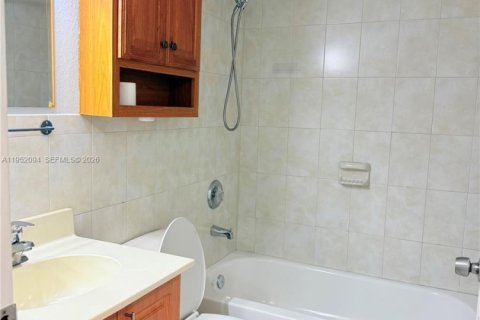 Снять в аренду кондоминиум в Хайалиа, Флорида 2 спальни, 82.03м2, № 2006461 - фото 13