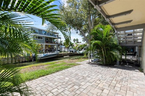Condo in Dunedin, Florida, 2 bedrooms № 2377599 - photo 29