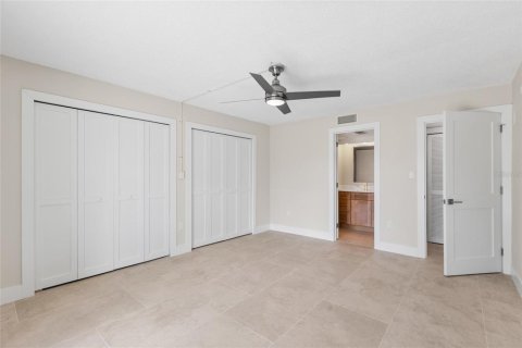 Condo in Dunedin, Florida, 2 bedrooms № 2377599 - photo 17