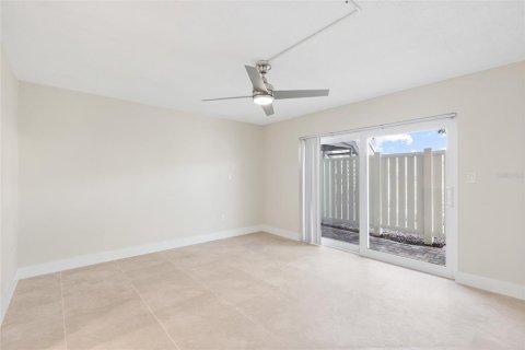 Condo in Dunedin, Florida, 2 bedrooms № 2377599 - photo 22