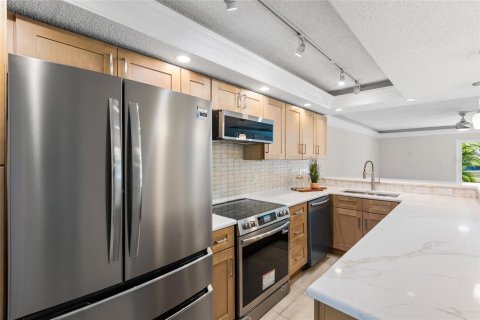 Condo in Dunedin, Florida, 2 bedrooms № 2377599 - photo 7
