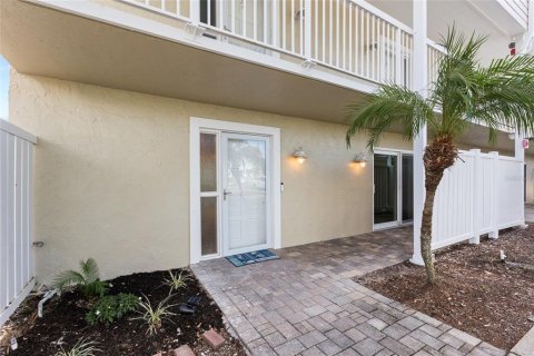 Condo in Dunedin, Florida, 2 bedrooms  № 2377599