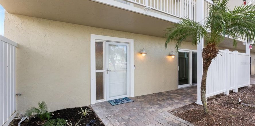 Condo in Dunedin, Florida, 2 bedrooms № 2377599