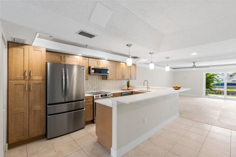 Condo in Dunedin, Florida, 2 bedrooms № 2377599 - photo 6