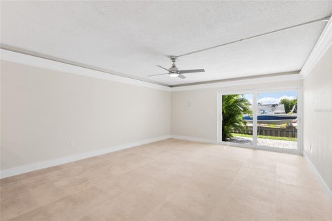 Condo in Dunedin, Florida, 2 bedrooms № 2377599 - photo 9