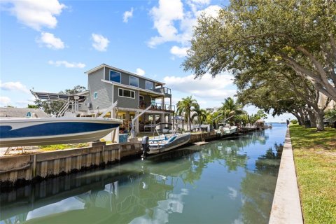 Condo in Dunedin, Florida, 2 bedrooms № 2377599 - photo 30