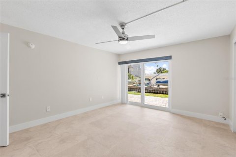 Condo in Dunedin, Florida, 2 bedrooms № 2377599 - photo 16
