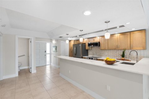 Condo in Dunedin, Florida, 2 bedrooms № 2377599 - photo 13