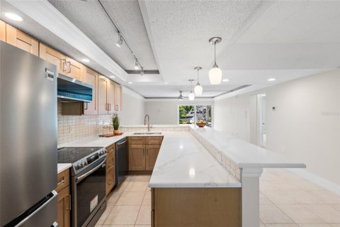 Condo in Dunedin, Florida, 2 bedrooms № 2377599 - photo 8