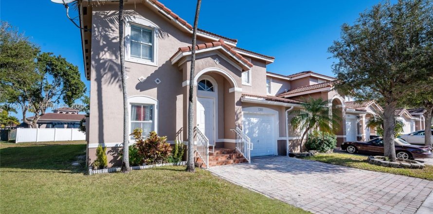 Дом в Хомстед, Флорида 4 спальни, 188.41м2 № 2024959