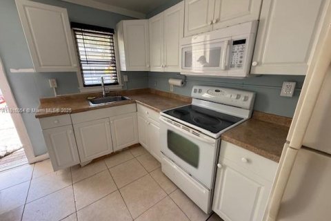 Casa en alquiler en Pompano Beach, Florida, 1 dormitorio, 55.74 m2 № 1776081 - foto 28