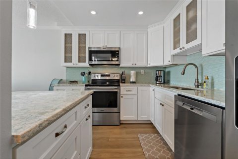 Condominio en alquiler en Saint Pete Beach, Florida, 2 dormitorios, 105.07 m2 № 1717145 - foto 13