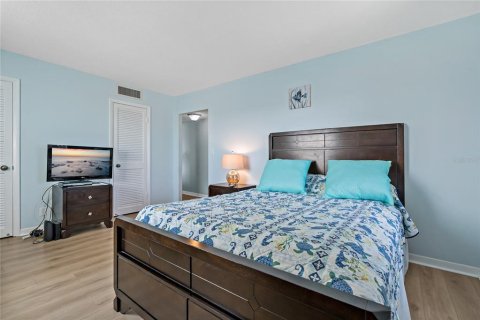 Condo in Saint Pete Beach, Florida, 2 bedrooms  № 1717145 - photo 22