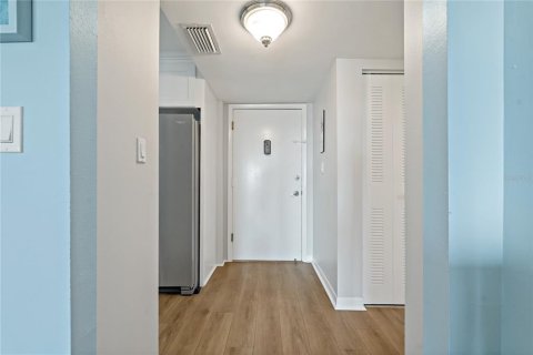 Снять в аренду кондоминиум в Сент-Пит-Бич, Флорида 8 комнат, 105.07м2, № 1717145 - фото 29